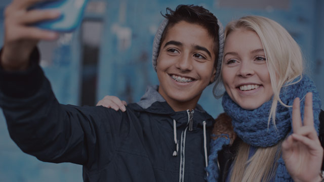 Tenåringer som tar selfie av seg selv