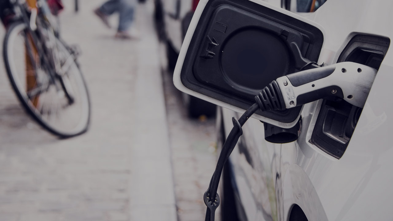 Elektrisk bil blir ladet