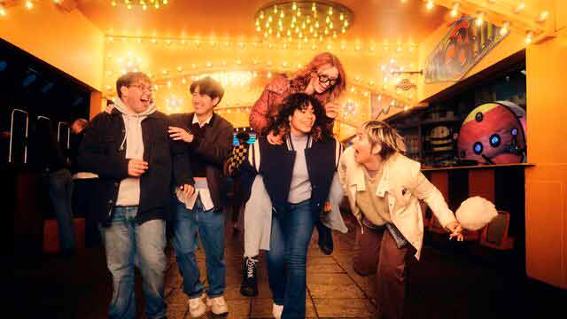 Neste steg - Kampanje vår 2023 - 5 young people at Tivoli- SMALL