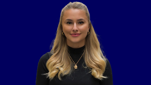 Isabella Nordahl jobber med unge kunder i Nordea.